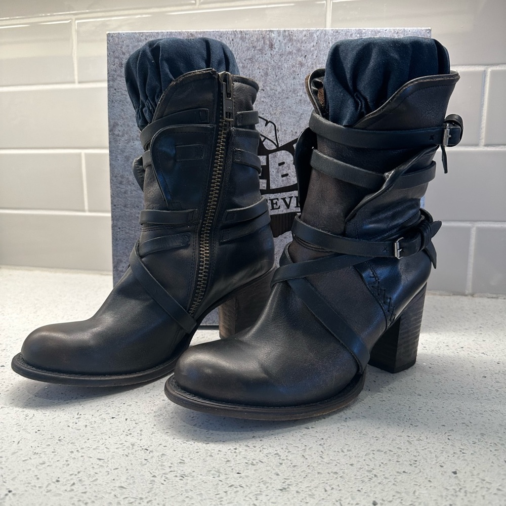 FreeBird by Steven Baker boots size 9. Like new only worn twice